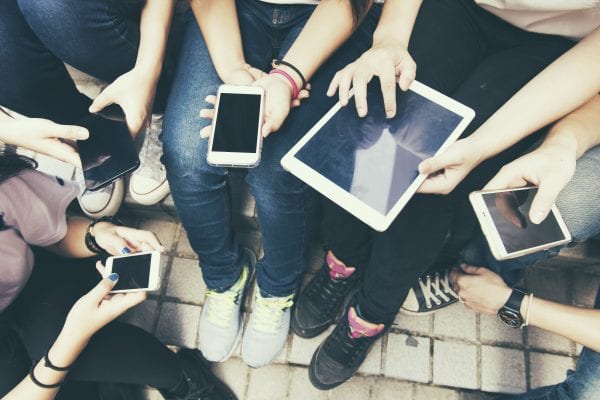 millennials-in-group-mobile-devices